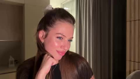 Kira online show from October 1, 2025, 5:30 pm