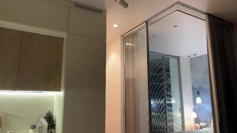 Kira online show from April 3, 2026, 5:44 pm