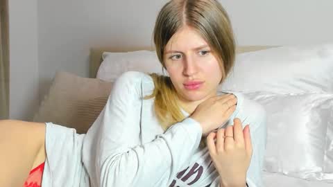 Kira online show from January 14, 2026, 6:57 pm