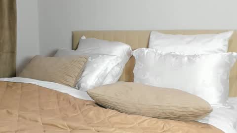 Kira online show from March 18, 2026, 7:28 pm