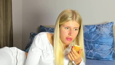 Snapshot of kirraa_ chatting on May 15, 2026, 9:22 pm Kira online show from May 15, 2026, 9:22 pm