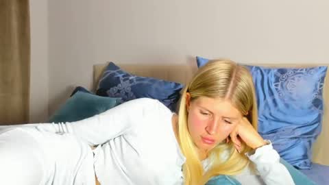 Snapshot of kirraa_ chatting on May 22, 2026, 8:03 pm Kira online show from May 22, 2026, 8:03 pm