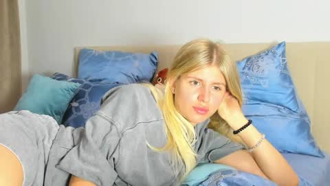 Snapshot of kirraa_ chatting on June 1, 2026, 8:54 pm Kira online show from June 1, 2026, 8:54 pm