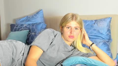 Snapshot of kirraa_ chatting on June 10, 2026, 10:08 pm Kira online show from June 10, 2026, 10:08 pm