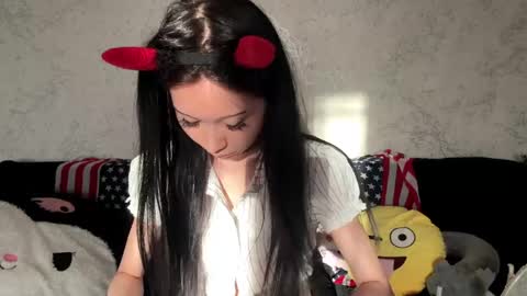 Hina online show from April 18, 2026, 12:42 pm