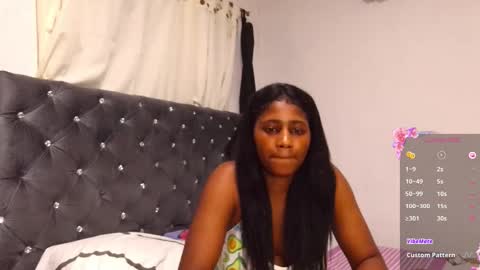 Snapshot of kiss_violet chatting on October 1, 2025, 11:33 pm Violet online show from October 1, 2025, 11:33 pm