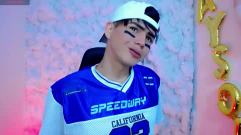 kiss_whitee online show from October 16, 2025, 9:27 pm