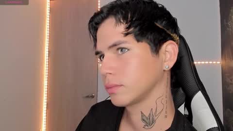 kiss_whitee online show from March 13, 2026, 7:53 pm