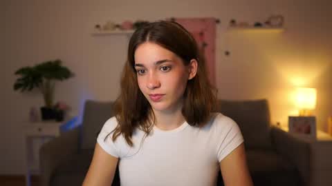 Sisi online show from September 22, 2025, 1:57 pm