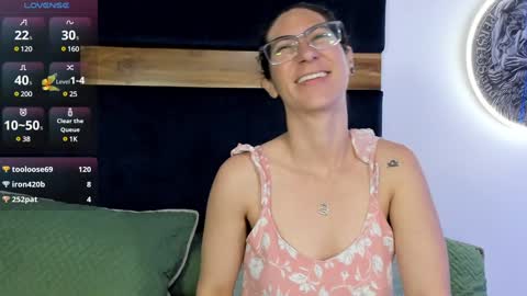 Kissing Company online show from January 29, 2025, 8:51 am