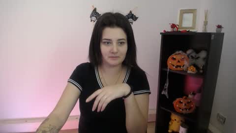 kissleoxx online show from November 3, 2025, 1:34 pm