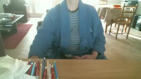 kisslog1 online show from October 12, 2025, 3:44 pm