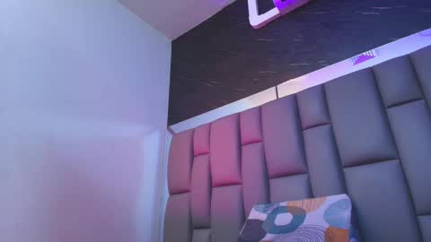 BELLA FLAME online show from September 30, 2025, 7:08 pm