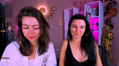 kitniss online show from October 1, 2025, 12:11 pm