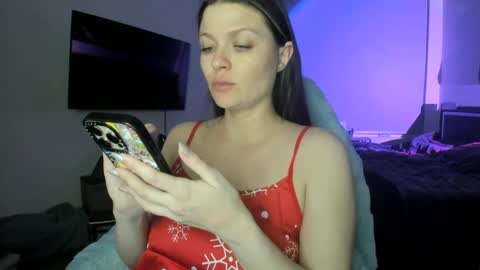 Snapshot of kitsuneserina77 chatting on December 22, 2024, 9:33 am Serina Chan online show from December 22, 2024, 9:33 am