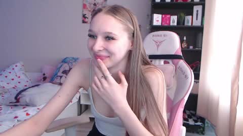 kitsuneyX online show from May 15, 2026, 11:23 pm