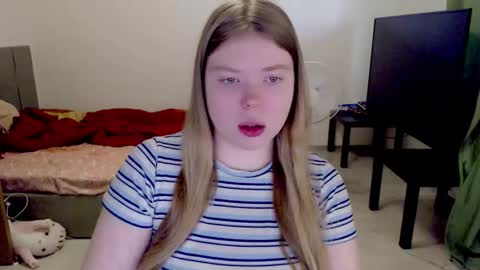 Snapshot of kitten_jenny01 chatting on January 16, 2026, 10:52 am Jennyblonde and Emmabrunette online show from January 16, 2026, 10:52 am