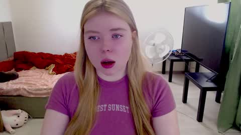 Snapshot of kitten_jenny01 chatting on February 21, 2026, 1:01 pm Jennyblonde and Emmabrunette online show from February 21, 2026, 1:01 pm