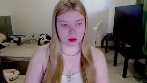 Snapshot of kitten_jenny01 chatting on March 1, 2026, 11:23 am Jennyblonde and Emmabrunette online show from March 1, 2026, 11:23 am