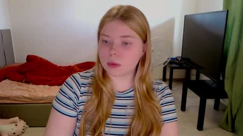 Snapshot of kitten_jenny01 chatting on May 8, 2026, 11:37 am Jennyblonde and Emmabrunette online show from May 8, 2026, 11:37 am
