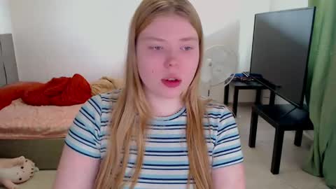 Snapshot of kitten_jenny01 chatting on May 9, 2026, 11:48 am Jennyblonde and Emmabrunette online show from May 9, 2026, 11:48 am