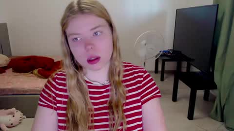 Snapshot of kitten_jenny01 chatting on May 11, 2026, 3:45 am Jennyblonde and Emmabrunette online show from May 11, 2026, 3:45 am