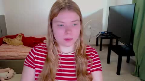 Snapshot of kitten_jenny01 chatting on May 11, 2026, 2:45 pm Jennyblonde and Emmabrunette online show from May 11, 2026, 2:45 pm