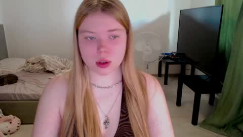 Snapshot of kitten_jenny01 chatting on May 26, 2026, 1:07 pm Jennyblonde and Emmabrunette online show from May 26, 2026, 1:07 pm