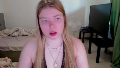 Snapshot of kitten_jenny01 chatting on May 27, 2026, 1:30 pm Jennyblonde and Emmabrunette online show from May 27, 2026, 1:30 pm