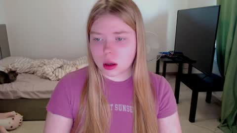 Snapshot of kitten_jenny01 chatting on May 29, 2026, 2:04 pm Jennyblonde and Emmabrunette online show from May 29, 2026, 2:04 pm