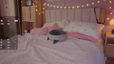 Snapshot of kittenmoon_ chatting on April 28, 2026, 8:36 pm online show from April 28, 2026, 8:36 pm