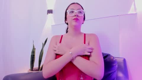 Snapshot of kitti_lovee chatting on January 12, 2026, 7:30 pm Kitti Love 3 online show from January 12, 2026, 7:30 pm