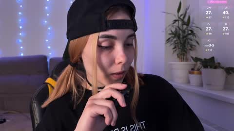 Snapshot of kittie_bear chatting on April 4, 2026, 7:22 pm Veronica online show from April 4, 2026, 7:22 pm