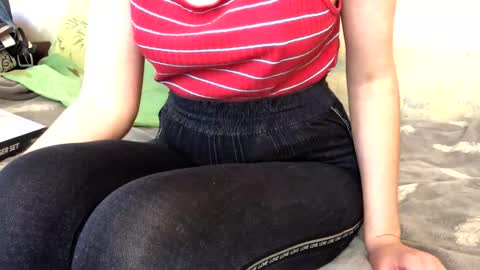 Snapshot of kittie_creme chatting on May 6, 2026, 12:32 pm Kittie Creme online show from May 6, 2026, 12:32 pm