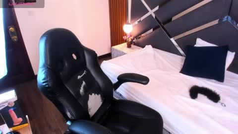 Snapshot of kittie_vixen chatting on April 14, 2026, 7:20 pm Kittie Vixen online show from April 14, 2026, 7:20 pm