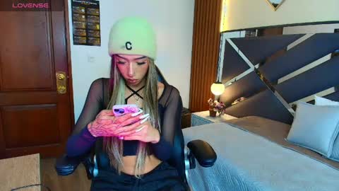 Snapshot of kittie_vixen chatting on April 25, 2026, 7:55 pm Kittie Vixen online show from April 25, 2026, 7:55 pm