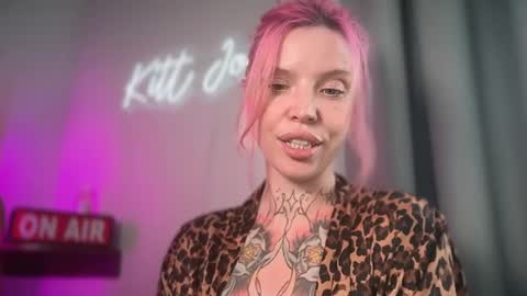 Snapshot of kittjones33 chatting on July 9, 2026, 2:04 am kittjones33 online show from July 9, 2026, 2:04 am