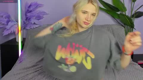 Snapshot of kitty_blondy chatting on April 6, 2026, 3:37 am kitty blondy online show from April 6, 2026, 3:37 am