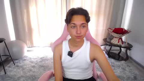 Snapshot of kitty_boy246 chatting on September 12, 2025, 10:04 am Andrew online show from September 12, 2025, 10:04 am