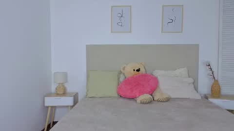 kitty_cut1ee_ online show from February 18, 2026, 1:40 pm