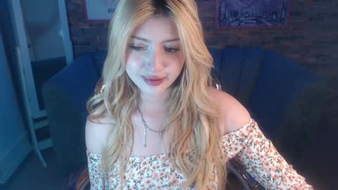 kitty_fox_b online show from December 23, 2024, 3:55 pm