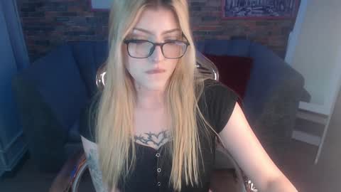 kitty_fox_b online show from January 28, 2025, 3:35 pm
