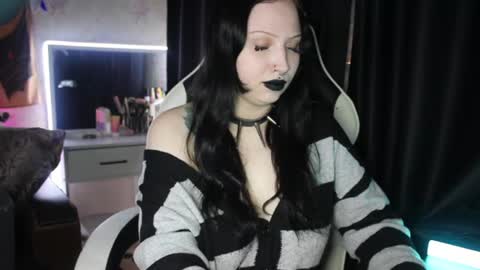 Hey  Im Ellie  if you like me and like my show give me a thumbs up hehe online show from June 19, 2026, 10:13 pm