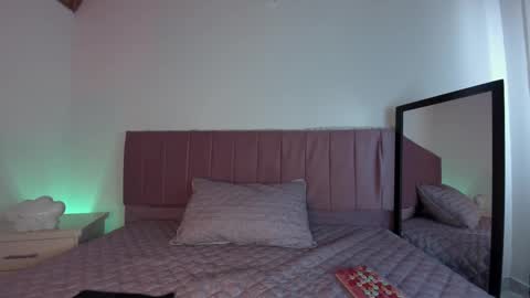 kitty_kryss online show from September 15, 2025, 1:44 pm