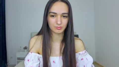 Snapshot of kitty_mi1a chatting on June 20, 2026, 7:33 am Elena online show from June 20, 2026, 7:33 am