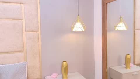 kitty_model online show from May 20, 2026, 1:39 pm