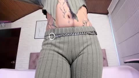 Snapshot of kitty_pam chatting on October 3, 2025, 7:44 pm Kitty online show from October 3, 2025, 7:44 pm