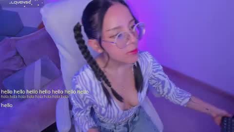 Snapshot of kitty_patitas_suavess chatting on June 17, 2026, 1:30 am Kitty online show from June 17, 2026, 1:30 am