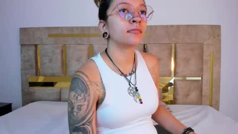 Snapshot of kitty_ravee chatting on September 18, 2025, 12:51 pm Kitty Rave online show from September 18, 2025, 12:51 pm