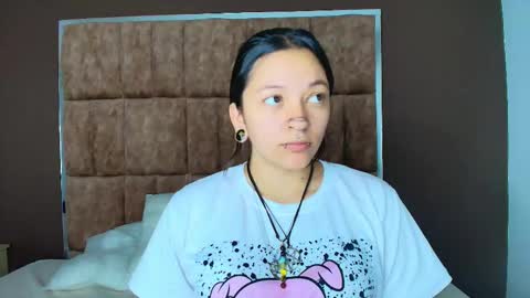 Snapshot of kitty_ravee chatting on October 12, 2025, 12:53 am Kitty Rave online show from October 12, 2025, 12:53 am